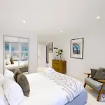 Deluxe Two Bed Apartment With River & City View
