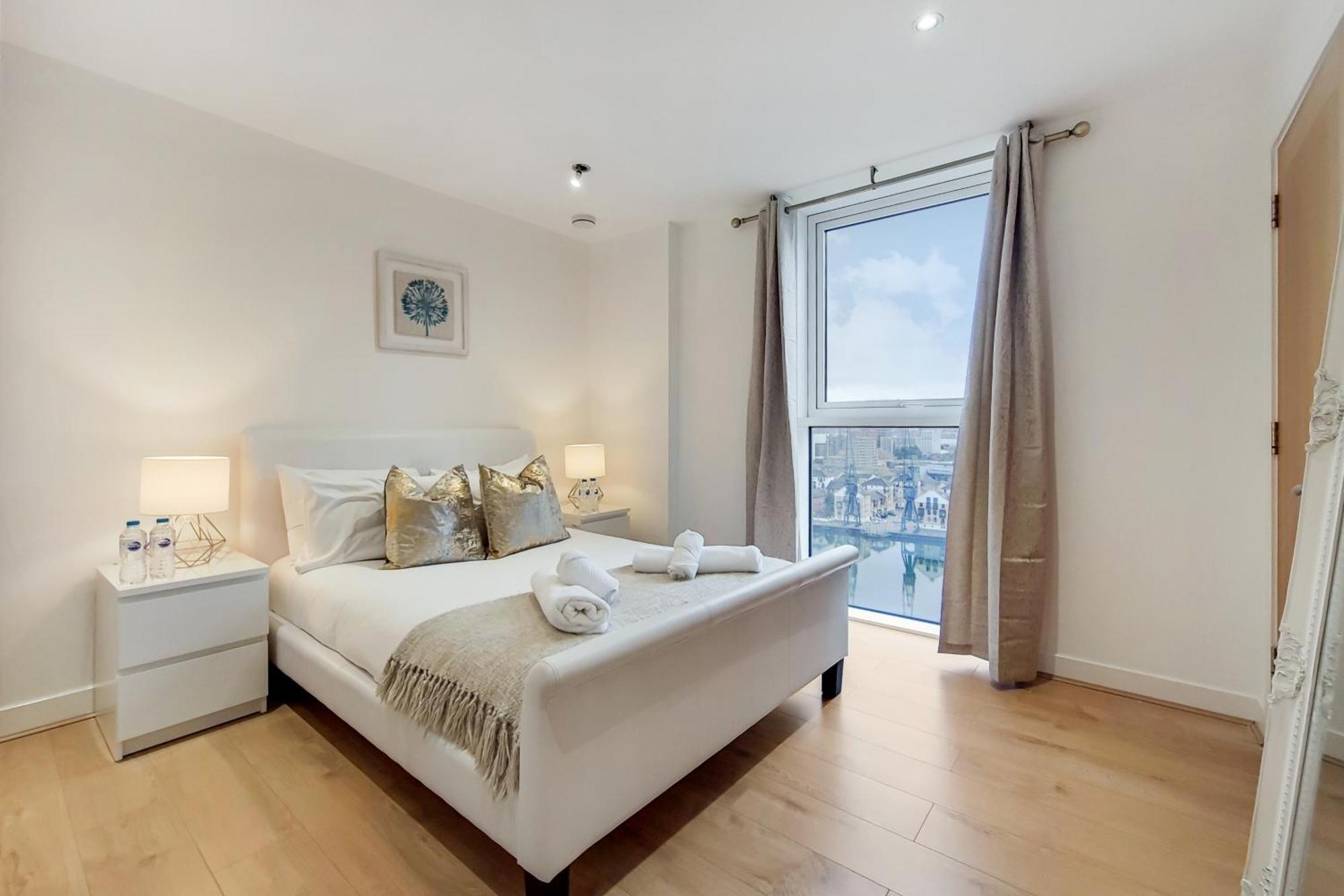 Apartment Deluxe Two Bed With River & View *