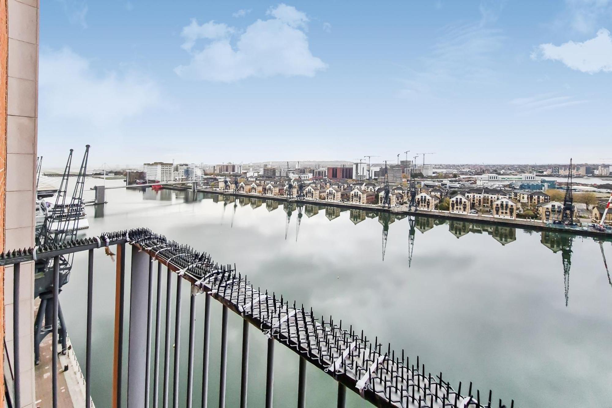 Apartment Deluxe Two Bed With River & View