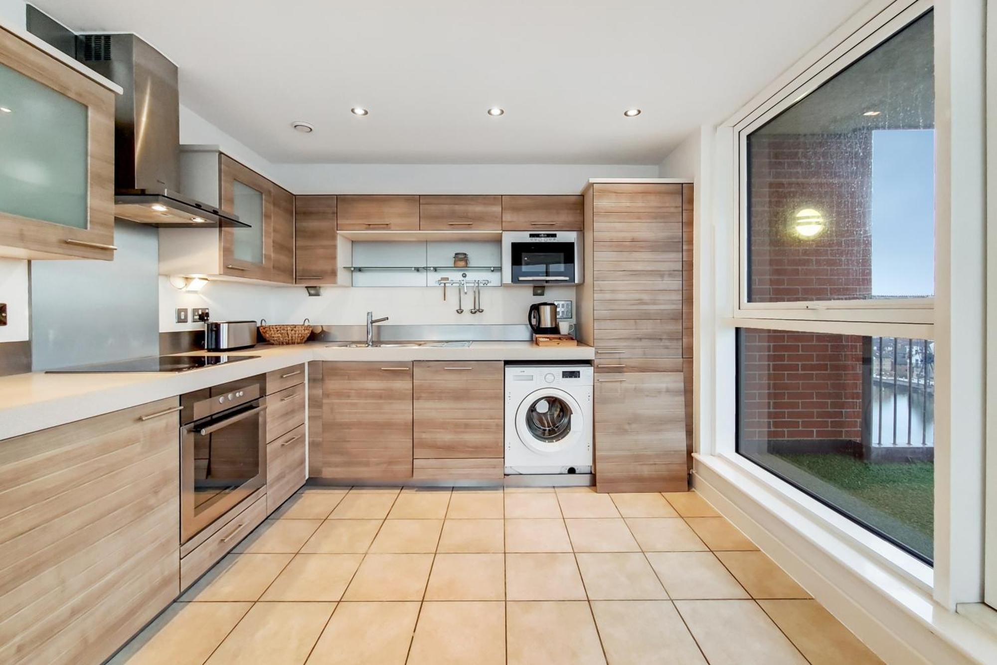 Deluxe Two Bed With River & View Apartment London