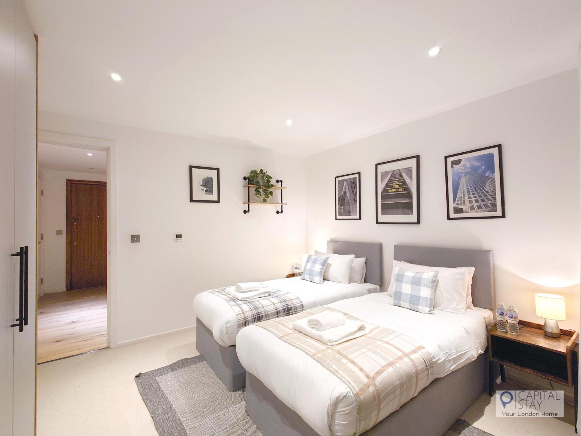 Deluxe Two Bed With River & View London