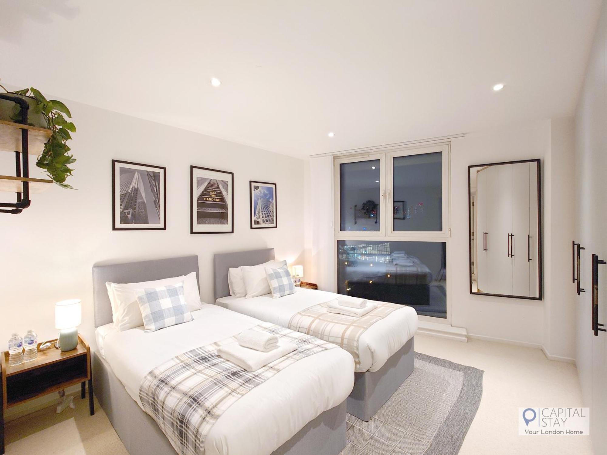 Apartment Deluxe Two Bed With River & View *