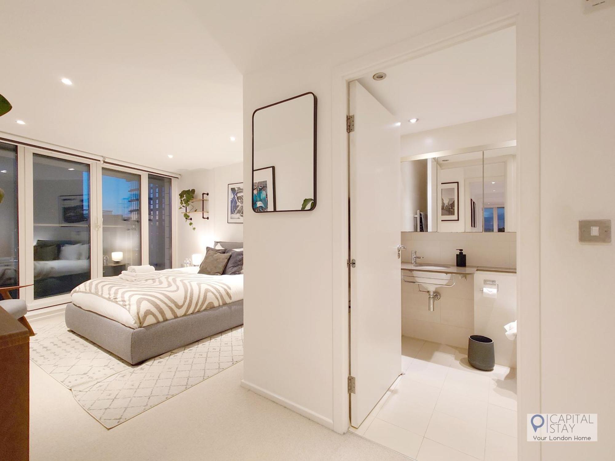 Deluxe Two Bed With River & View Apartment