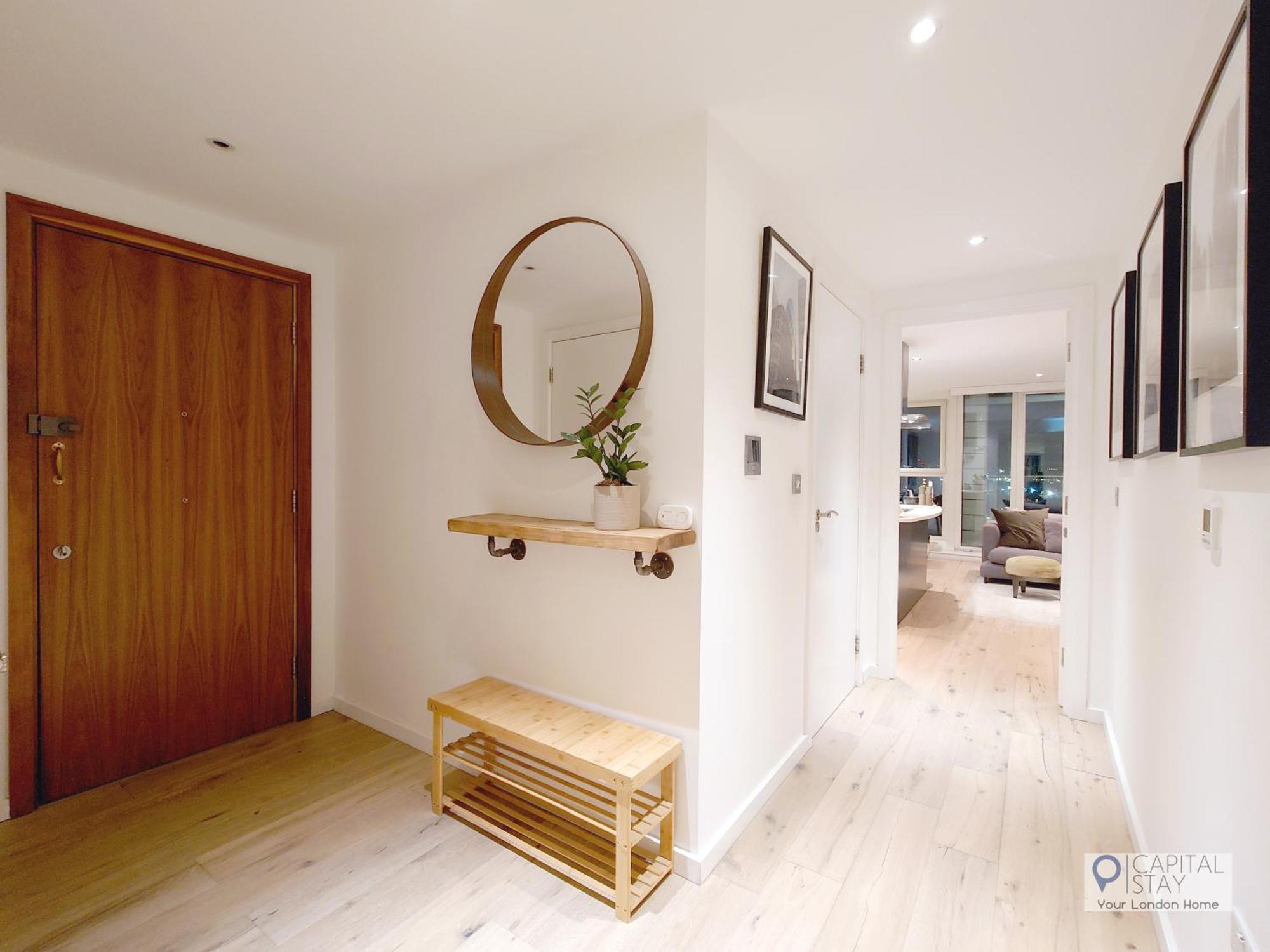 Apartment Deluxe Two Bed With River & View London