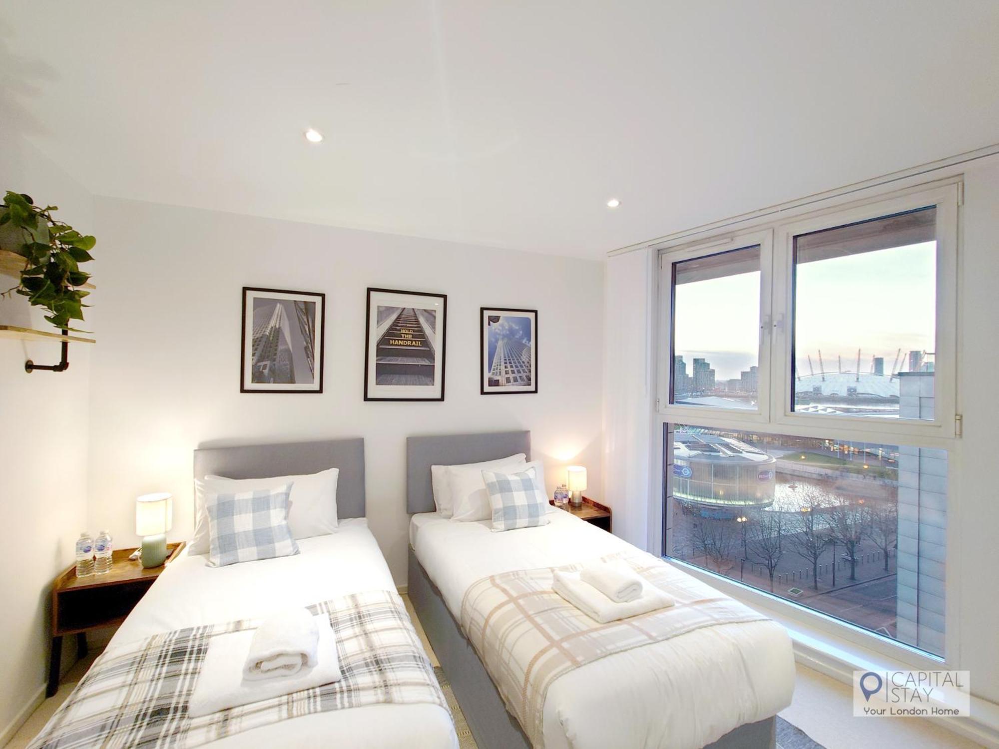 Deluxe Two Bed With River & View London