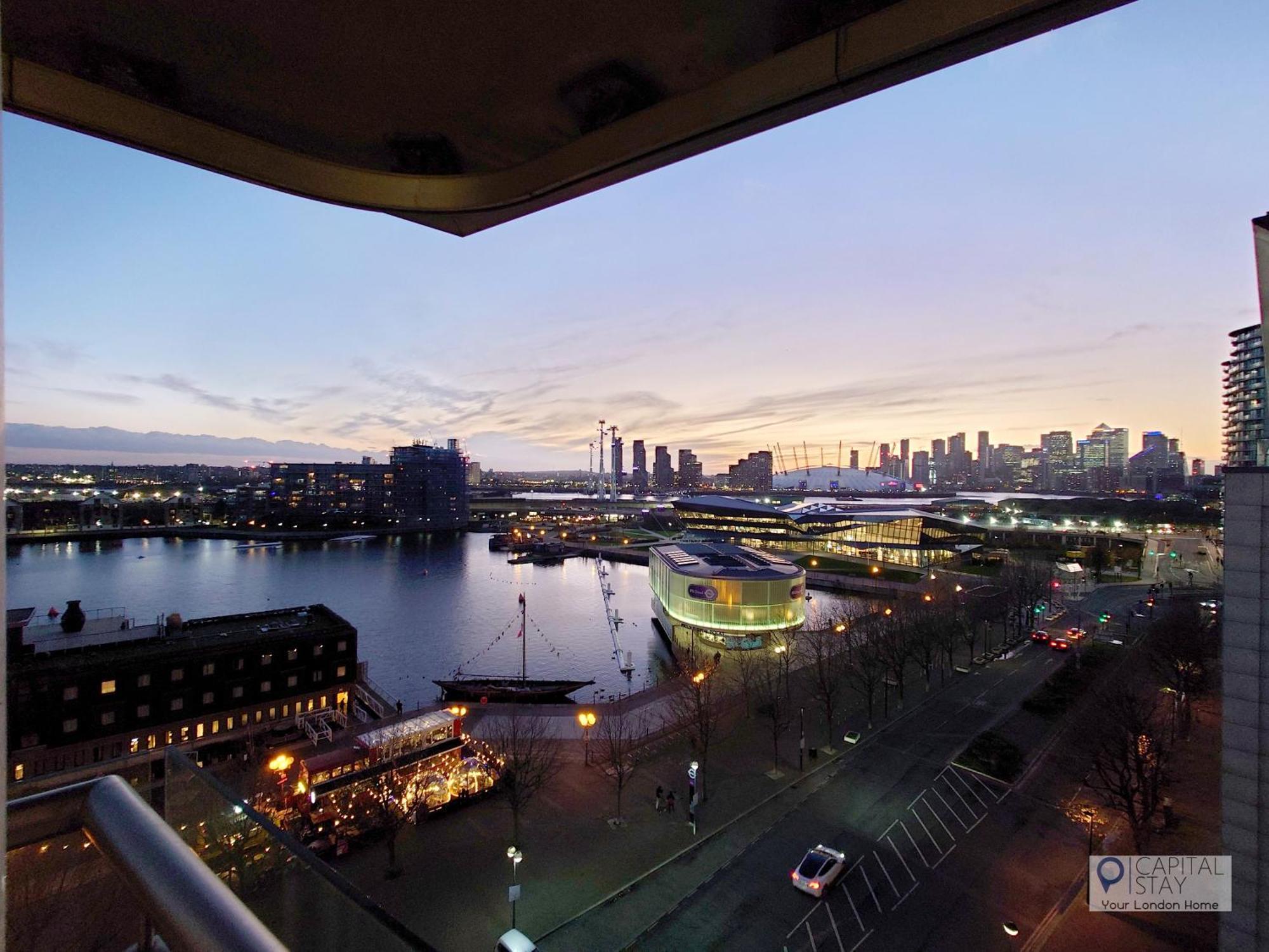 Deluxe Two Bed With River & View Apartment