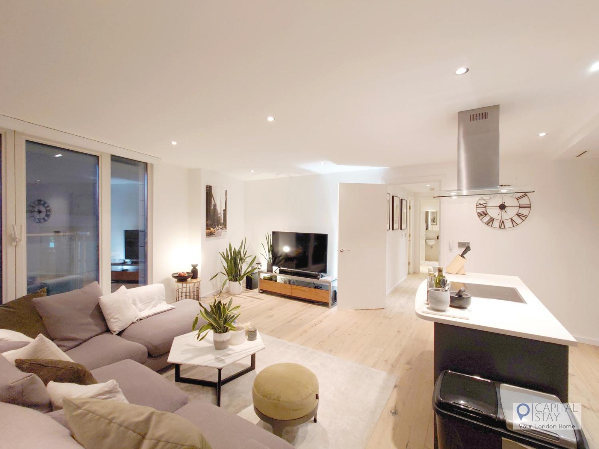 Deluxe Two Bed With River & View London