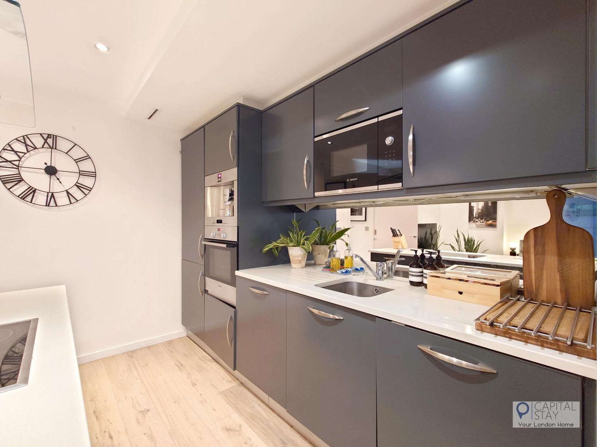 Deluxe Two Bed With River & View Apartment *